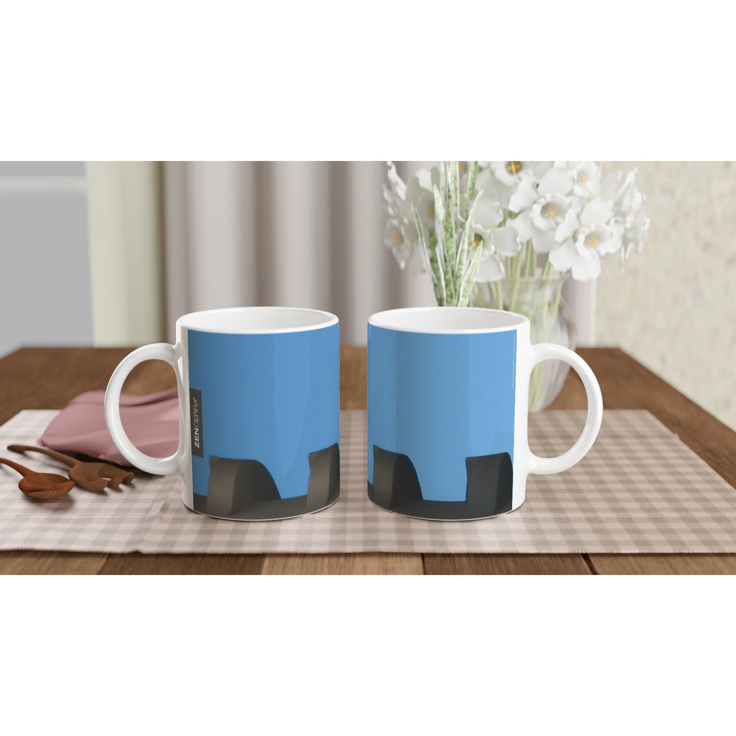 taza decorada con fotografía inspirada en una vista de la luna en la ciudad