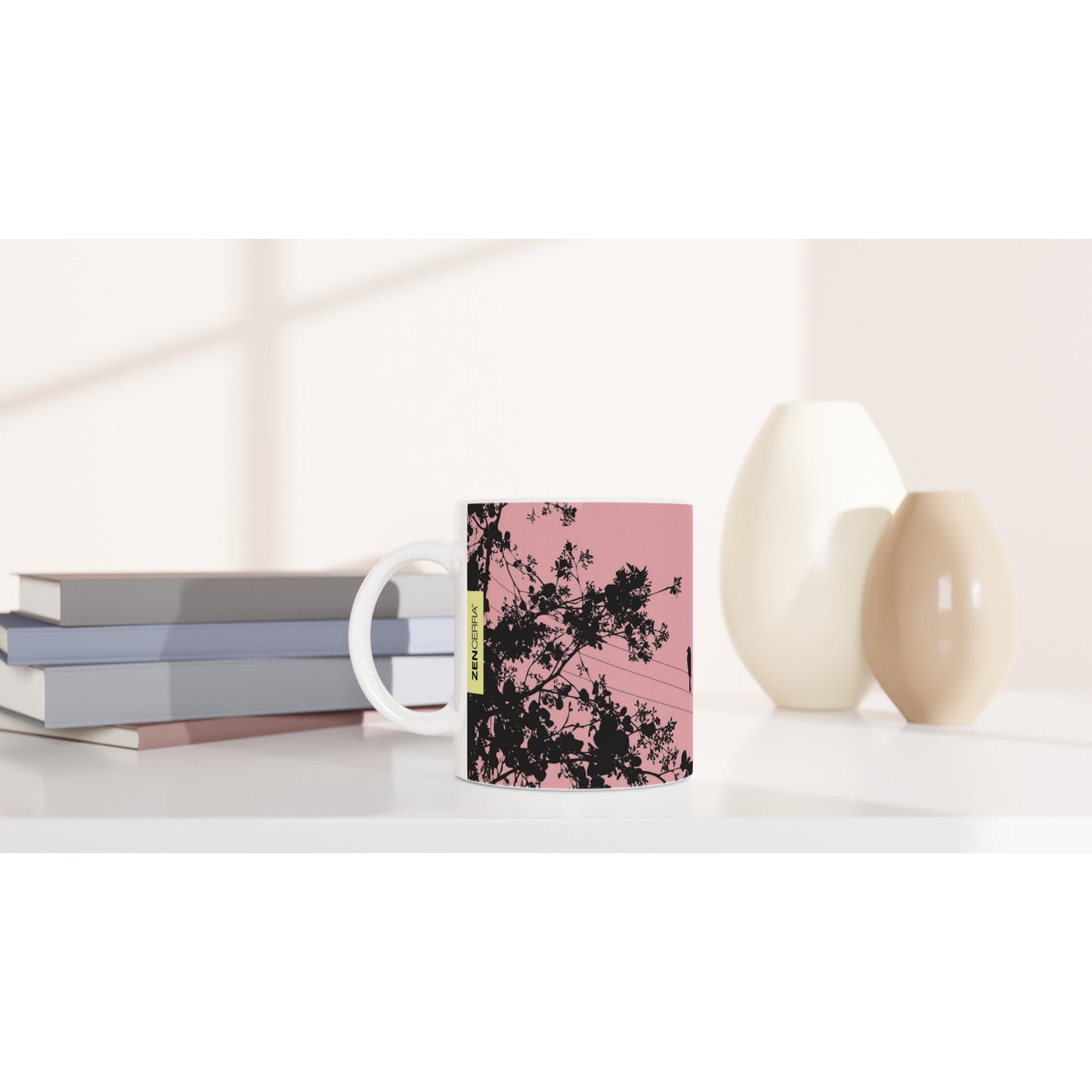 taza decorada en rosa claro con pajaritos
