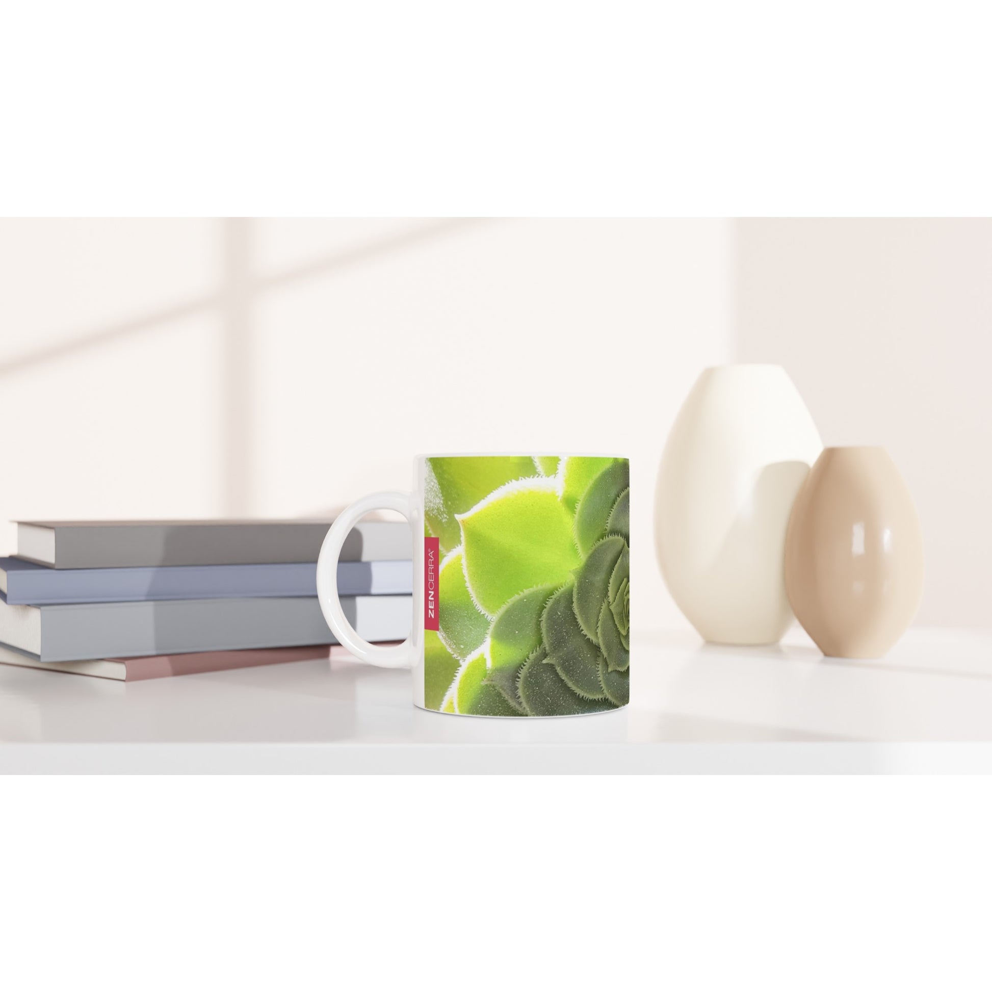taza decorada con flor de cactus verde