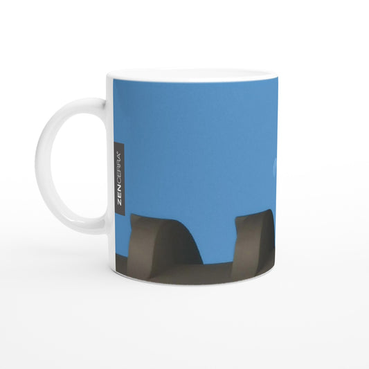 taza decorada con fotografía inspirada en una vista de la luna en la ciudad